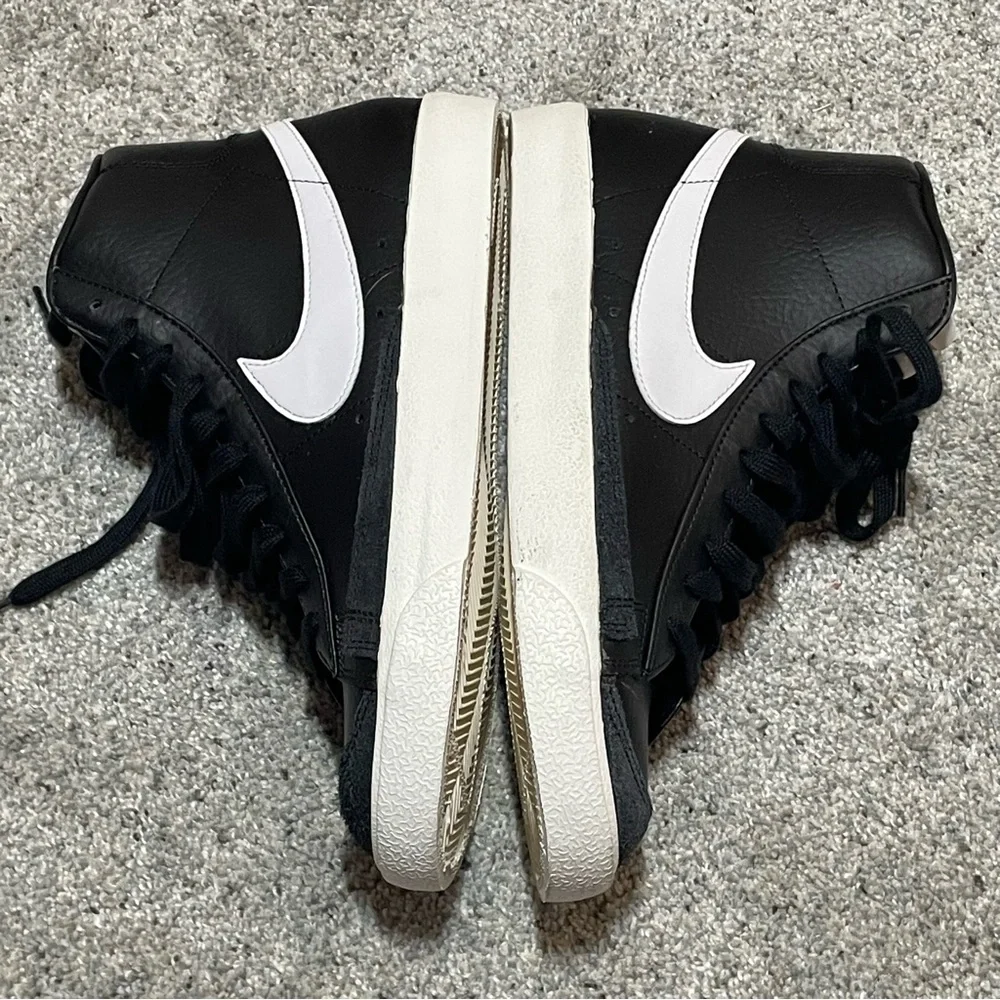 LIKE NEW Nike Blazer Mid '77 Vintage Sneaker, Black Sail - Mens US 8.5 WORN ONCE